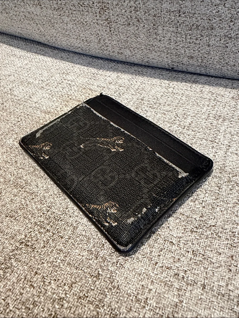 Gucci Tiger card holder-used-distressed exterior